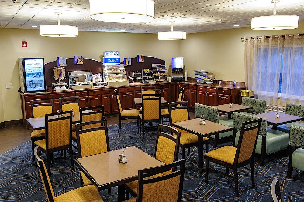 Holiday Inn Express - Ludlow - Chicopee Area By Ihg Ngoại thất bức ảnh