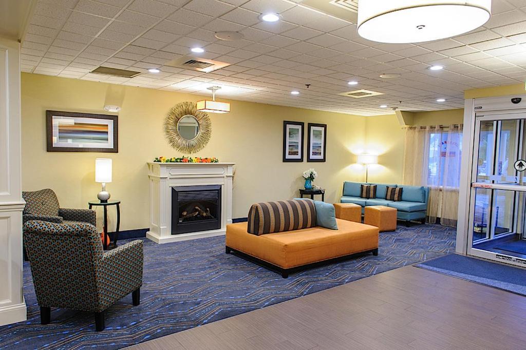 Holiday Inn Express - Ludlow - Chicopee Area By Ihg Ngoại thất bức ảnh