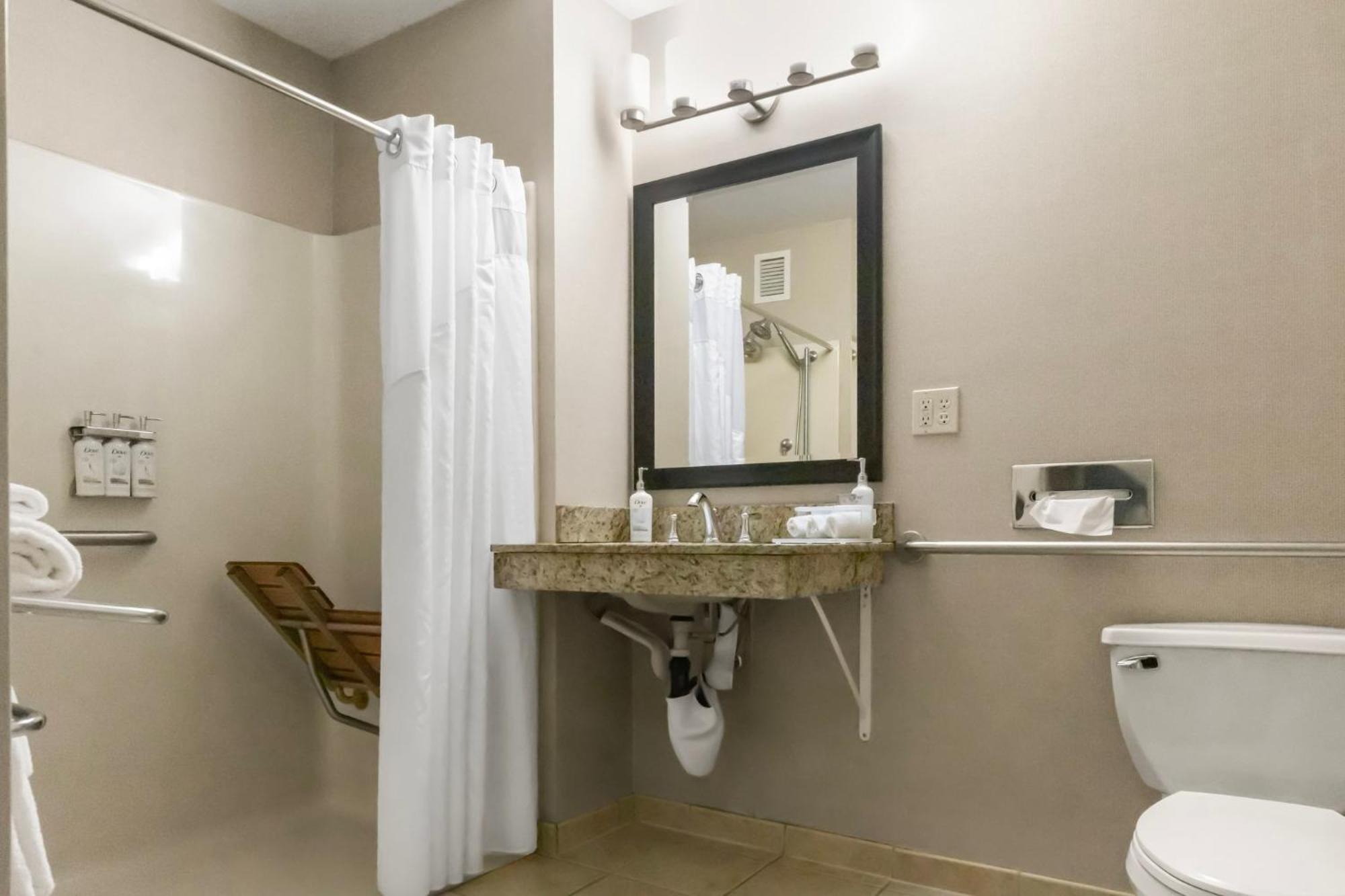 Holiday Inn Express - Ludlow - Chicopee Area By Ihg Ngoại thất bức ảnh