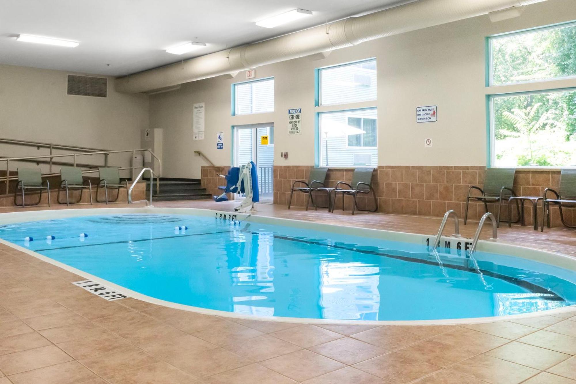 Holiday Inn Express - Ludlow - Chicopee Area By Ihg Ngoại thất bức ảnh