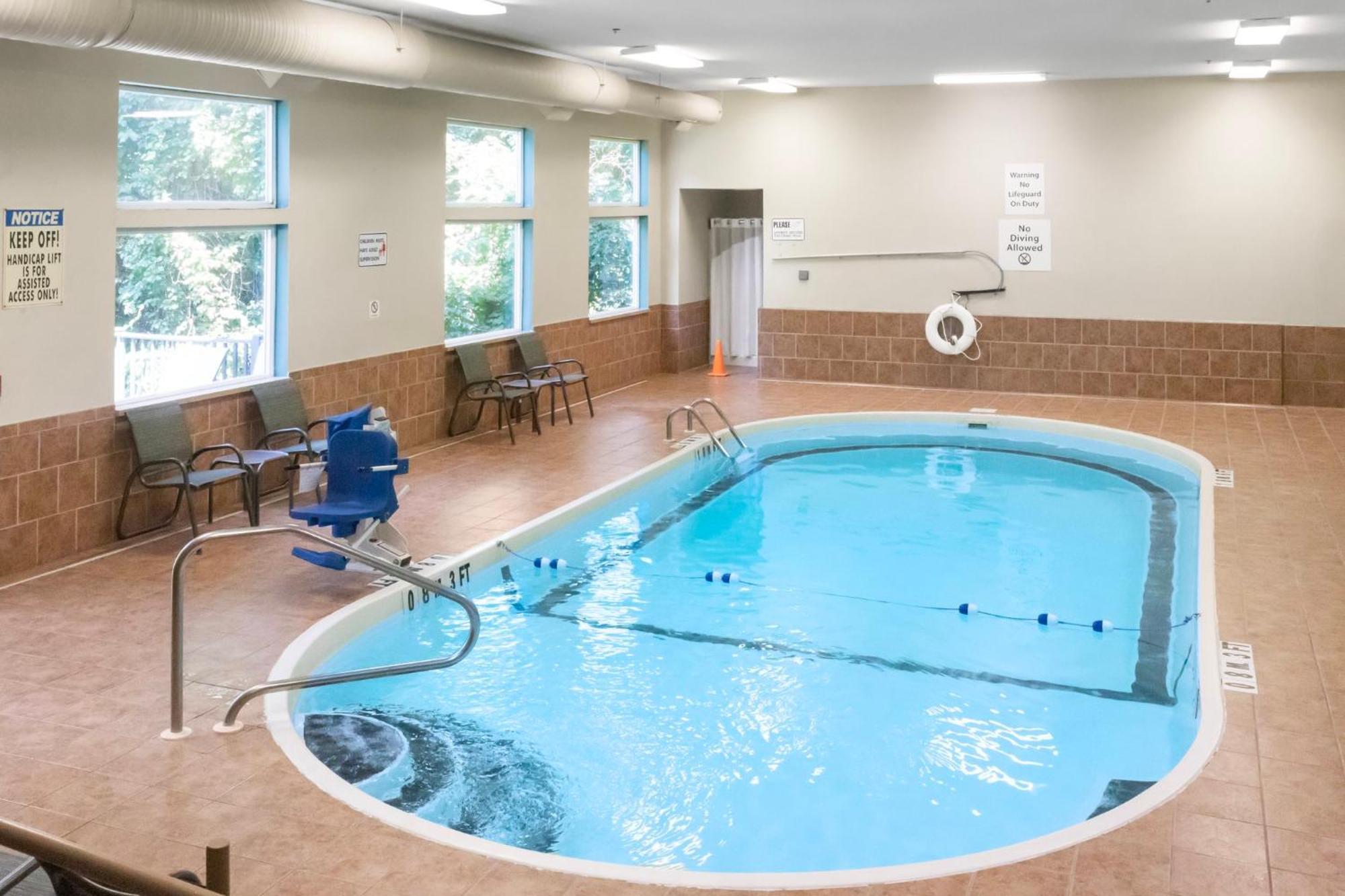 Holiday Inn Express - Ludlow - Chicopee Area By Ihg Ngoại thất bức ảnh