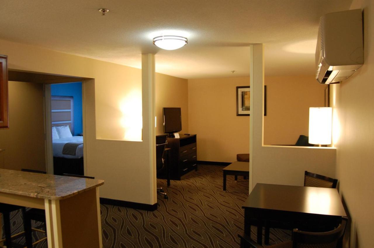 Holiday Inn Express - Ludlow - Chicopee Area By Ihg Ngoại thất bức ảnh