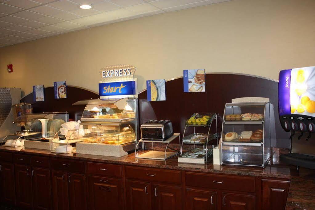 Holiday Inn Express - Ludlow - Chicopee Area By Ihg Ngoại thất bức ảnh