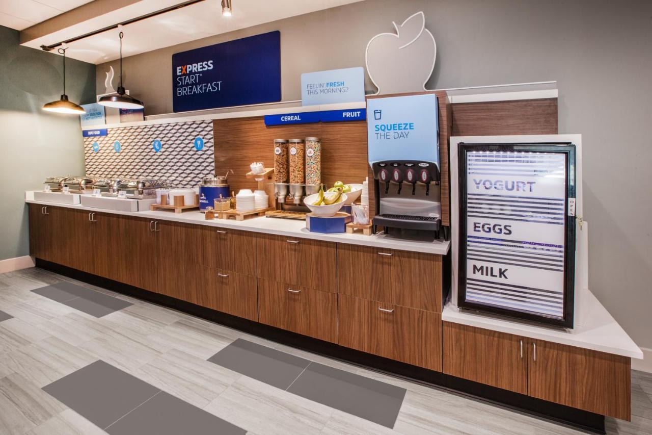 Holiday Inn Express - Ludlow - Chicopee Area By Ihg Ngoại thất bức ảnh