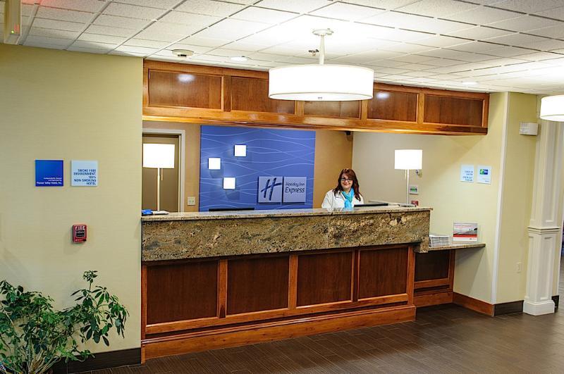 Holiday Inn Express - Ludlow - Chicopee Area By Ihg Ngoại thất bức ảnh